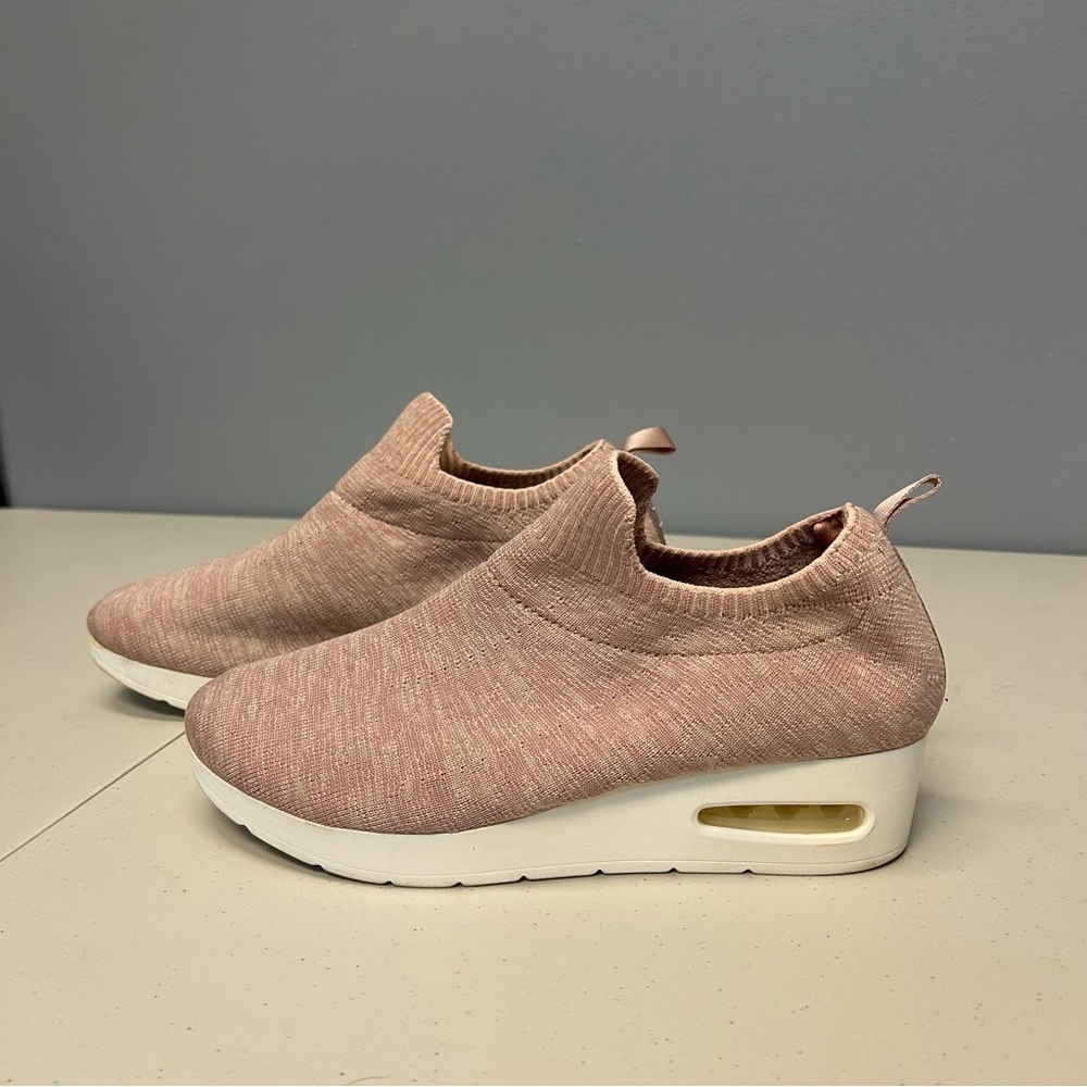 DKNY Women’s Pink Platform Wedge Slip On Sneaker , size 8.5